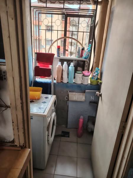 Pangsapuri untuk Disewa di Pangsapuri Carlina - Yik Chan - Balcony - PropertyGuru.com.my