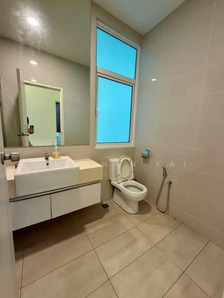 Kondominium untuk Disewa di Ferringhi Residence - Gan Chun Kai - Bathroom - PropertyGuru.com.my