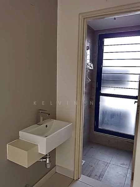 Servis Apartment untuk Dijual di Arte Mont Kiara - Kelvin Ng - Bathroom - PropertyGuru.com.my