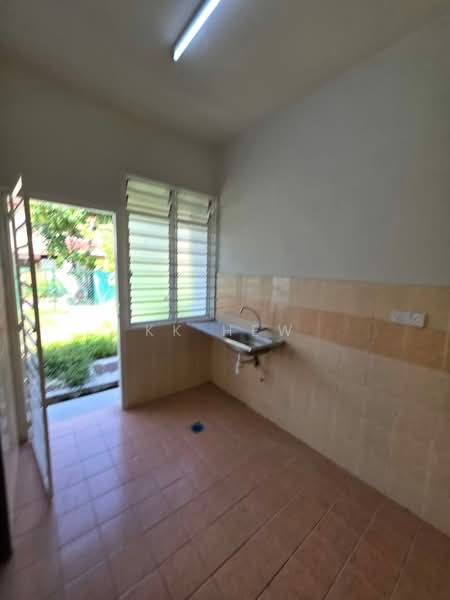 2-storey Terraced House for Sale in Bandar Tasik Kesuma (Beranang) - KK HEW - Kitchen - PropertyGuru.com.my