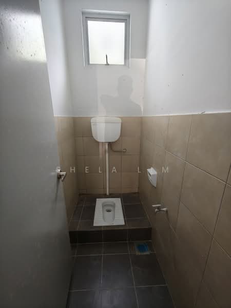 Shop / Office for Rent in Taman Impian Emas (Skudai) - Shela Lim - Bathroom - PropertyGuru.com.my