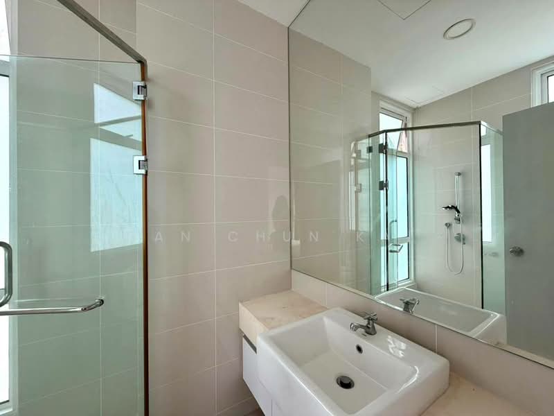 Kondominium untuk Disewa di Ferringhi Residence - Gan Chun Kai - Bathroom - PropertyGuru.com.my
