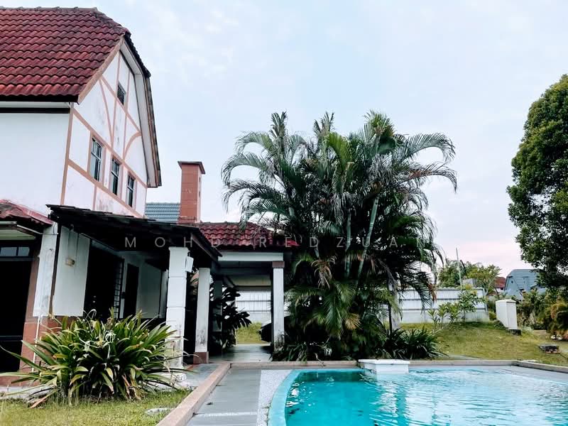 Rumah Banglo untuk Dijual di Alor Gajah (Melaka) - Mohd Redzuan - Pool - PropertyGuru.com.my