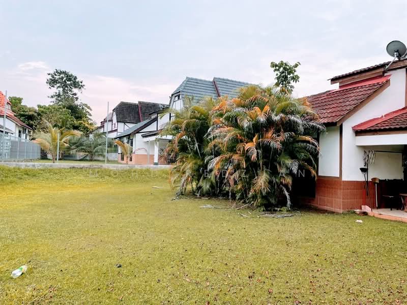 Rumah Banglo untuk Dijual di Alor Gajah (Melaka) - Mohd Redzuan - Garden - PropertyGuru.com.my