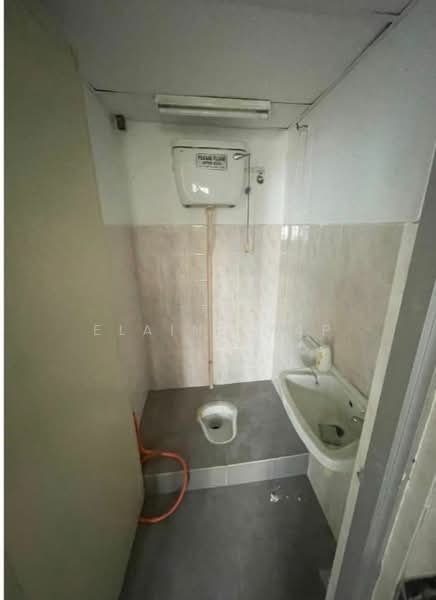 Shop / Office for Rent in Bandar Seri Putra (Bangi) - Elaine Yap - Bathroom - PropertyGuru.com.my