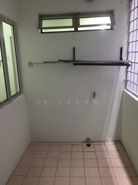 Pangsapuri untuk Disewa di Suria Kipark Damansara - JK Leong - Balcony - PropertyGuru.com.my