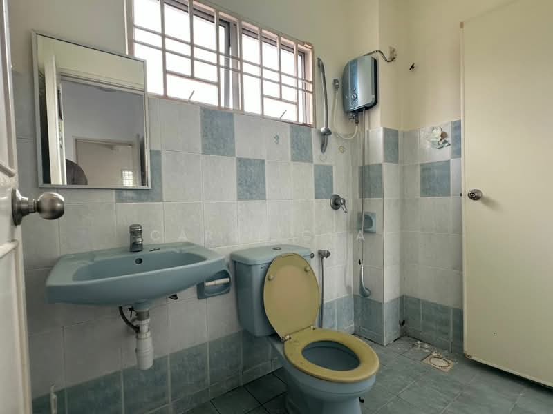 2-storey Terraced House for Rent in Taman Putra Permai (Seri Kembangan) - Carol Chai - Bathroom - PropertyGuru.com.my