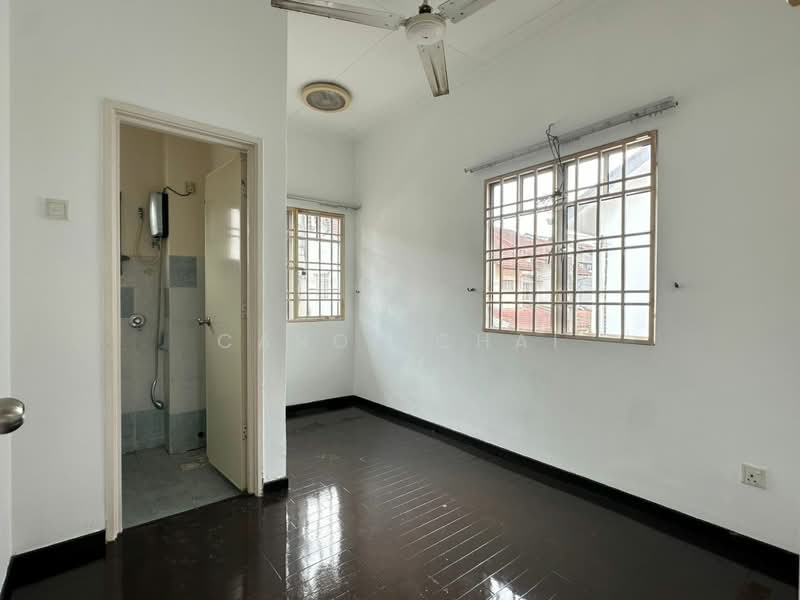 2-storey Terraced House for Rent in Taman Putra Permai (Seri Kembangan) - Carol Chai - Bathroom - PropertyGuru.com.my