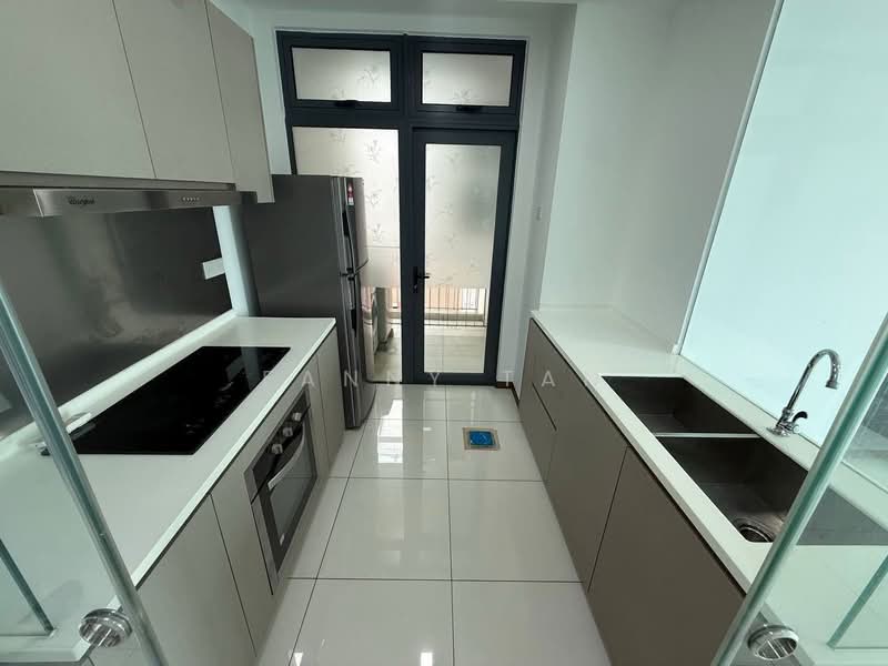 Service Residence for Rent at Crescent Bay Suites (Teluk Bayu) - Fanny Tan - Kitchen - PropertyGuru.com.my