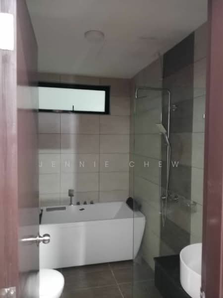 Servis Apartment untuk Dijual di Molek Regency - Jennie Chew - Bathroom - PropertyGuru.com.my