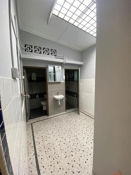 1-storey Terraced House for Sale in Taman Century (Johor Bahru) - SASER TAN. - Bathroom - PropertyGuru.com.my