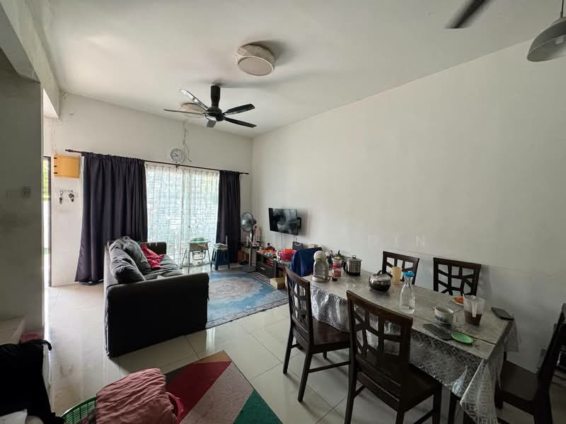 2-storey Terraced House for Sale in Sungai Buloh (Selangor) - Shiqin Saidin - Living Room - PropertyGuru.com.my