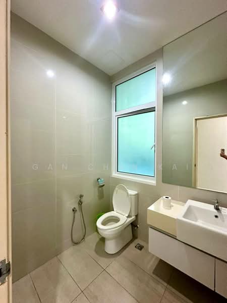 Kondominium untuk Disewa di Ferringhi Residence - Gan Chun Kai - Bathroom - PropertyGuru.com.my