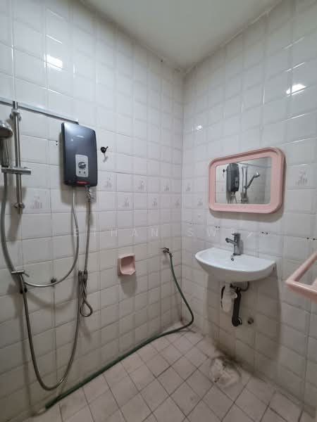 Terraced House for Rent in Taman Mayang (Petaling Jaya) - Ethan Swe - Bathroom - PropertyGuru.com.my