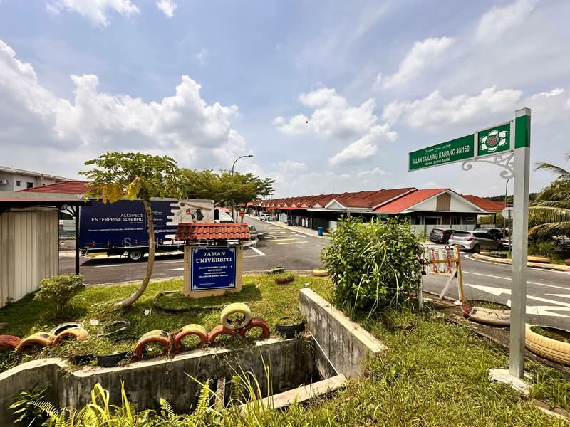 Rumah Teres 1 Tingkat untuk Dijual di Seksyen 30 (Shah Alam) - Shiqin Saidin - Exterior - PropertyGuru.com.my