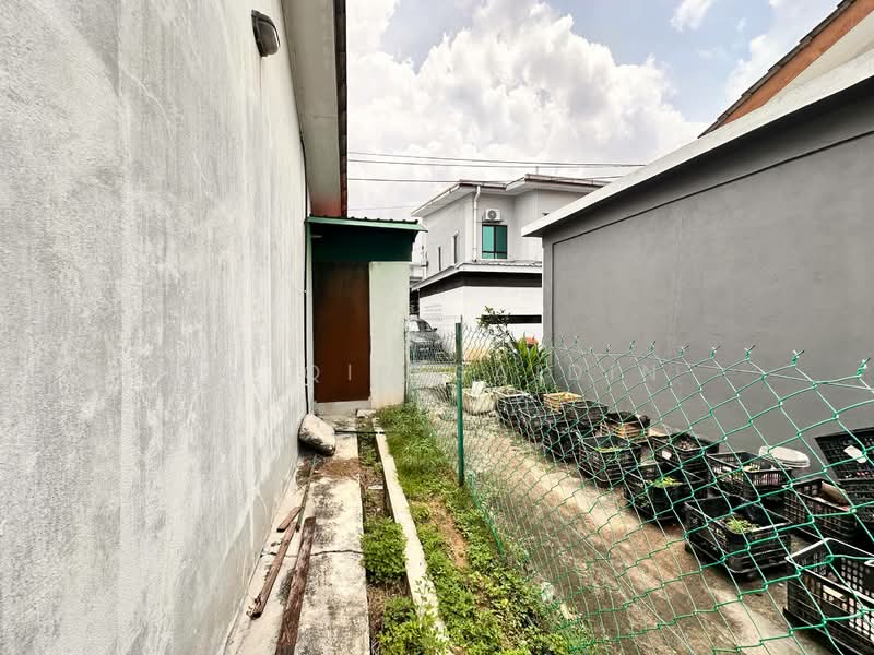 Rumah Teres 1 Tingkat untuk Dijual di Seksyen 30 (Shah Alam) - Shiqin Saidin - Exterior - PropertyGuru.com.my