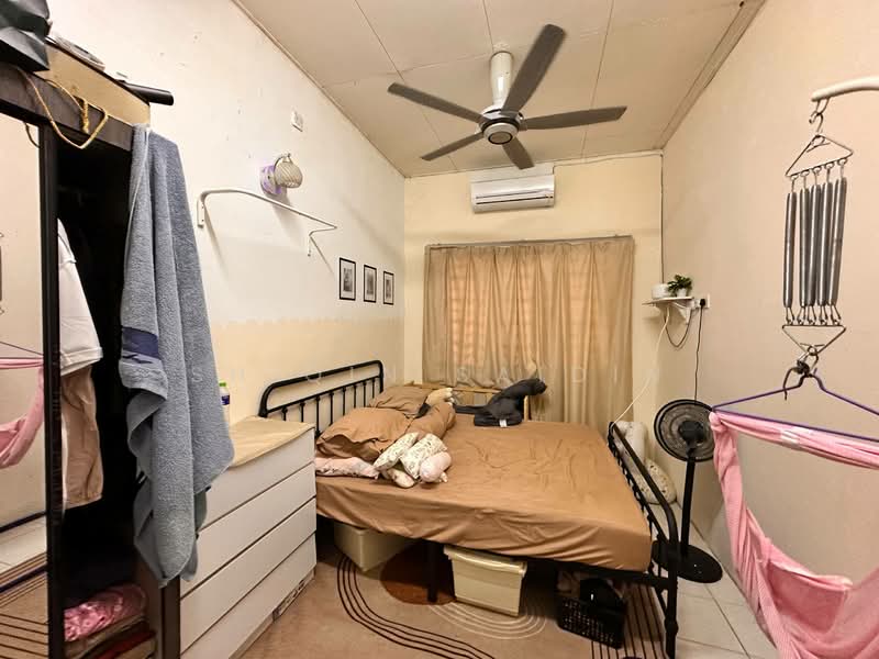 Rumah Teres 1 Tingkat untuk Dijual di Seksyen 30 (Shah Alam) - Shiqin Saidin - Bedroom - PropertyGuru.com.my