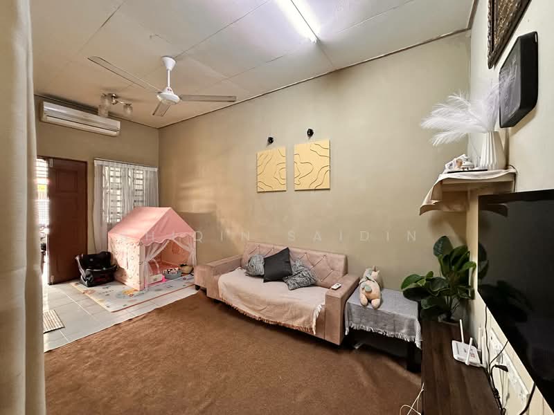 Rumah Teres 1 Tingkat untuk Dijual di Seksyen 30 (Shah Alam) - Shiqin Saidin - Living Room - PropertyGuru.com.my