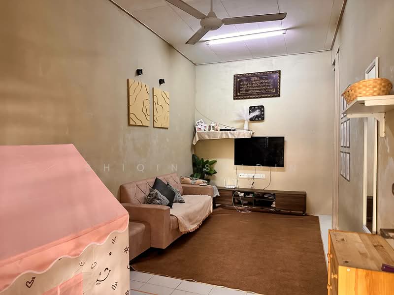 Rumah Teres 1 Tingkat untuk Dijual di Seksyen 30 (Shah Alam) - Shiqin Saidin - Living Room - PropertyGuru.com.my