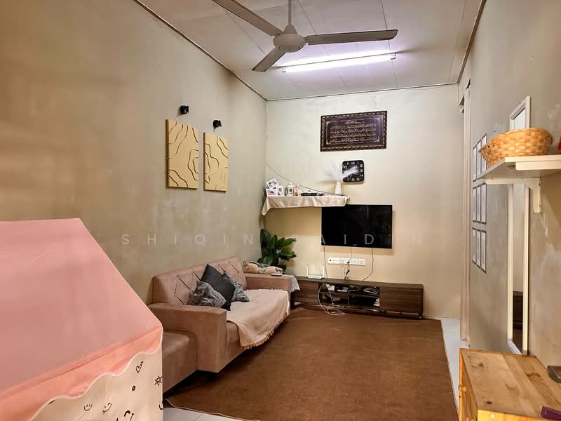 Rumah Teres 1 Tingkat untuk Dijual di Seksyen 30 (Shah Alam) - Shiqin Saidin - Living Room - PropertyGuru.com.my