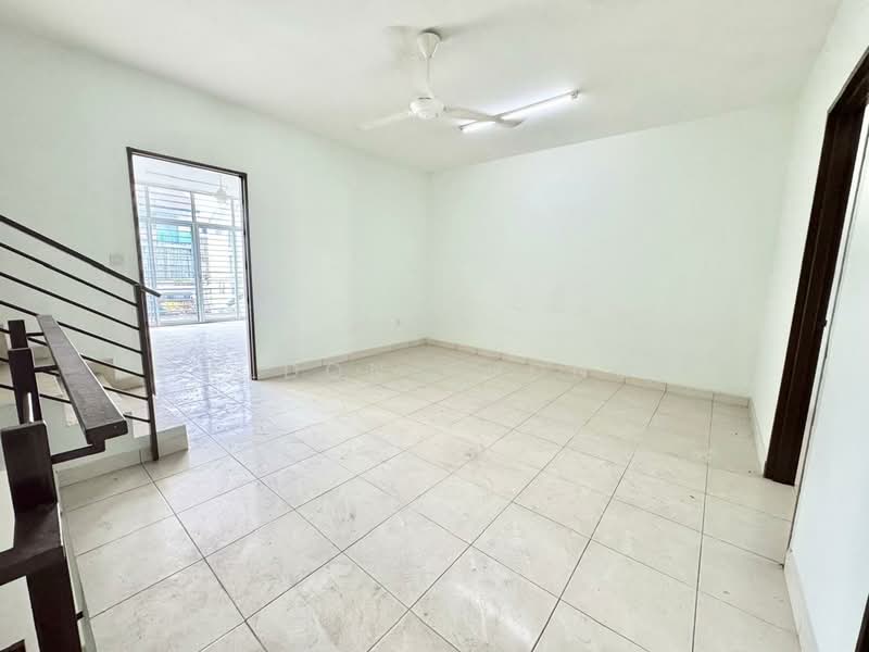 Rumah Teres 3 Tingkat untuk Dijual di Kajang (Selangor) - Eldon Chong - Living Room - PropertyGuru.com.my