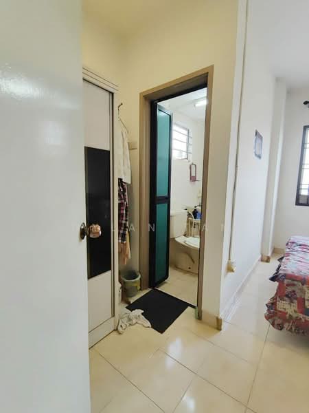 Pangsapuri untuk Dijual di Bayu Puteri 3 - Dylan Tan - Bathroom - PropertyGuru.com.my
