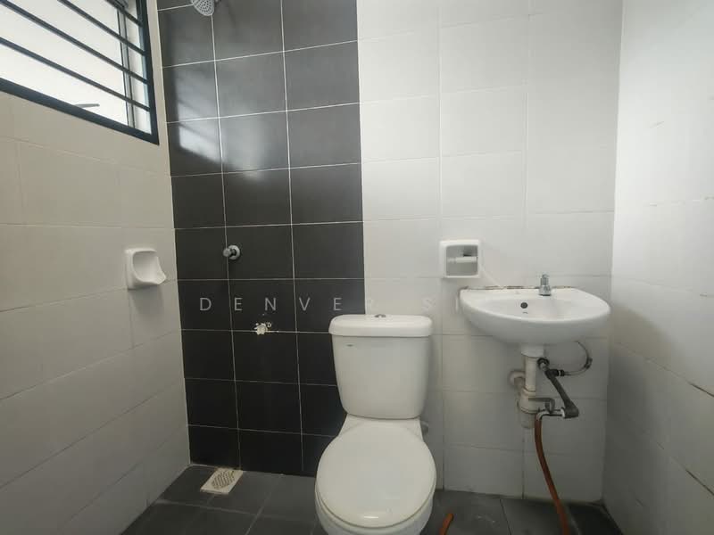 1-storey Terraced House for Sale in Bandar Putera 2 (Klang) - Denver Sin - Bathroom - PropertyGuru.com.my