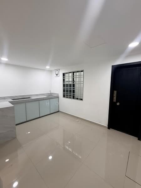 2-storey Terraced House for Sale in Taman Johor Jaya (Johor Bahru) - Hong . - Kitchen - PropertyGuru.com.my