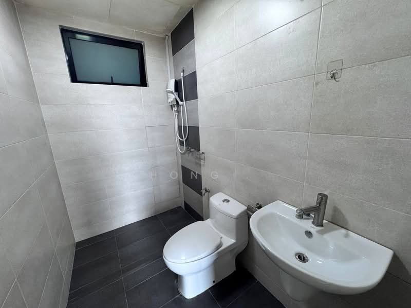 Servis Apartment untuk Dijual di Molek Regency - Hong . - Bathroom - PropertyGuru.com.my