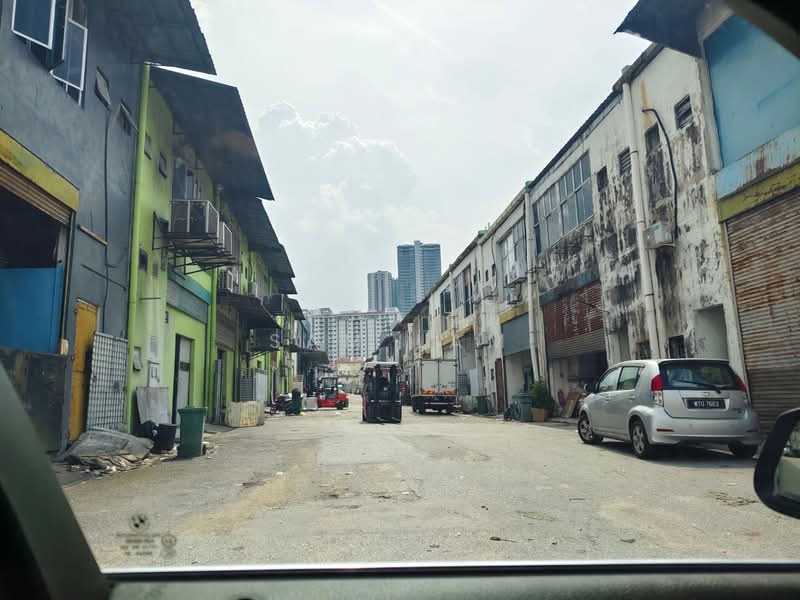 Kilang untuk Dijual di Taman Perindustrian Bukit Serdang (Seri Kembangan) - Sam Lam - Exterior - PropertyGuru.com.my