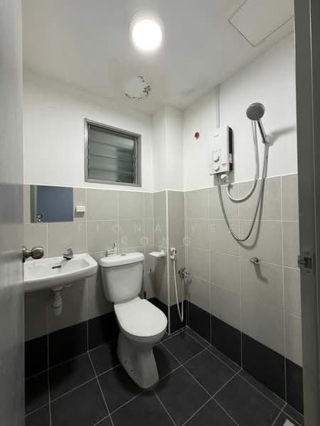Rumah Bandar untuk Disewa di Bandar Indahpura (Kulai) - Fiona Yee Rong - Bathroom - PropertyGuru.com.my