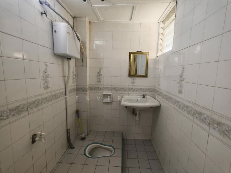 Pangsapuri untuk Dijual di Subang Perdana Goodyear Court 3 - Denver Sin - Bathroom - PropertyGuru.com.my