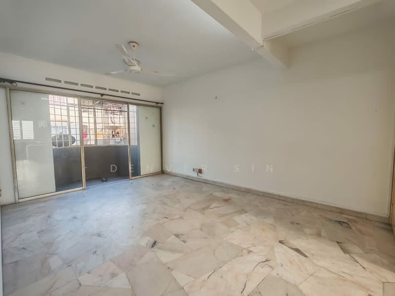 Pangsapuri untuk Dijual di Subang Perdana Goodyear Court 3 - Denver Sin - Living Room - PropertyGuru.com.my