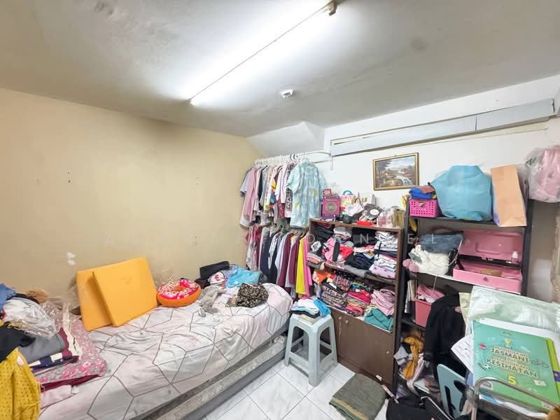 2-storey Terraced House for Sale in Seksyen 10 (Shah Alam) - Ashraff Daniel - Bedroom - PropertyGuru.com.my