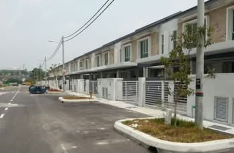 Terraced House for Sale in Bandar Putra Permai (Seri Kembangan) - Nicholas Lew - Exterior - PropertyGuru.com.my