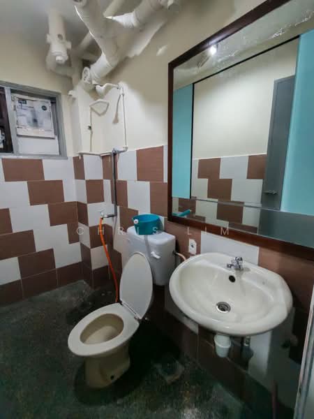 Pangsapuri untuk Disewa di Sri Bahagia Court - Chris Lim - Bathroom - PropertyGuru.com.my
