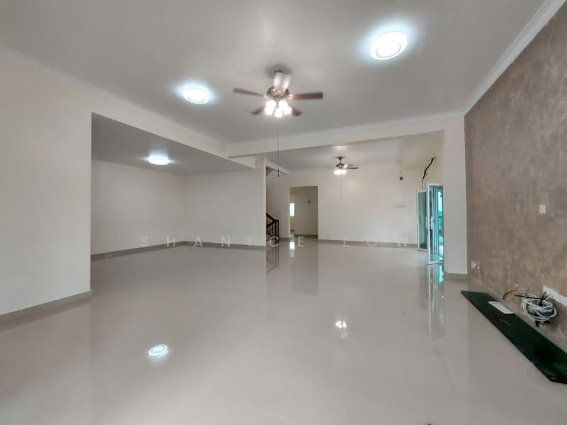 Rumah Berkembar untuk Dijual di Bandar Puteri Puchong (Puchong) - Shanice Low - Living Room - PropertyGuru.com.my