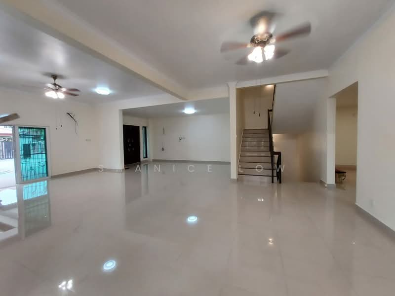 Rumah Berkembar untuk Dijual di Bandar Puteri Puchong (Puchong) - Shanice Low - Living Room - PropertyGuru.com.my