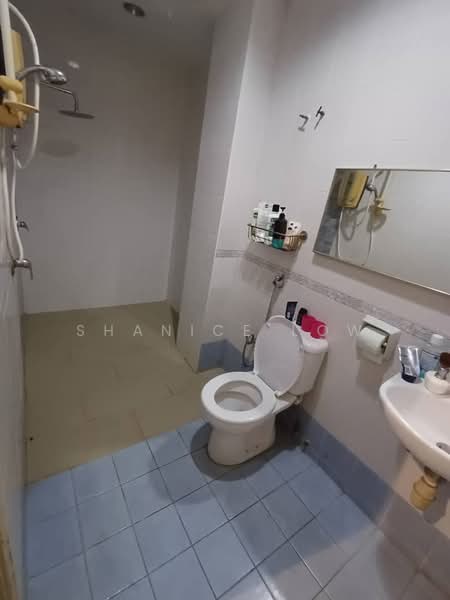 Rumah Berkembar untuk Dijual di Bandar Puteri Puchong (Puchong) - Shanice Low - Bathroom - PropertyGuru.com.my