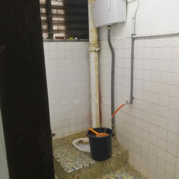 Kedai untuk Disewa di Taman Segambut (Jalan Kuching) - Tom Foo - Bathroom - PropertyGuru.com.my
