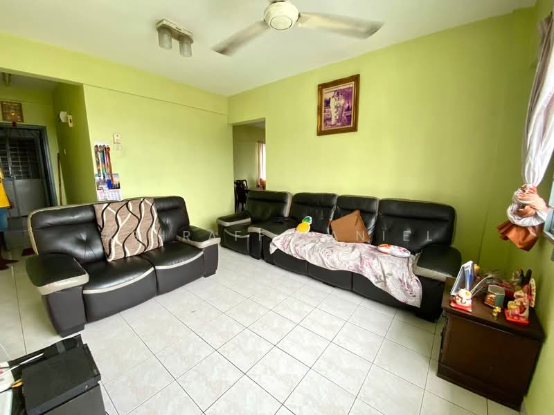 Pangsapuri untuk Dijual di Avenue Court - Ashraff Daniel - Living Room - PropertyGuru.com.my