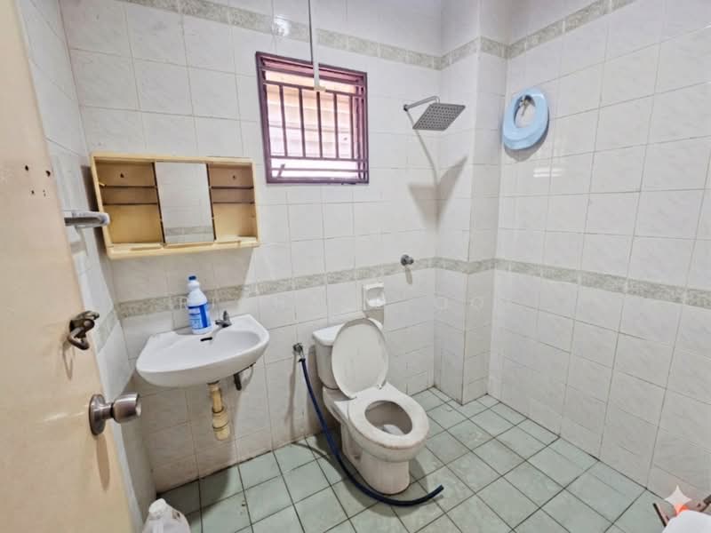 Rumah Teres 2 Tingkat untuk Disewa di Shah Alam (Selangor) - Richard Ooi - Bathroom - PropertyGuru.com.my