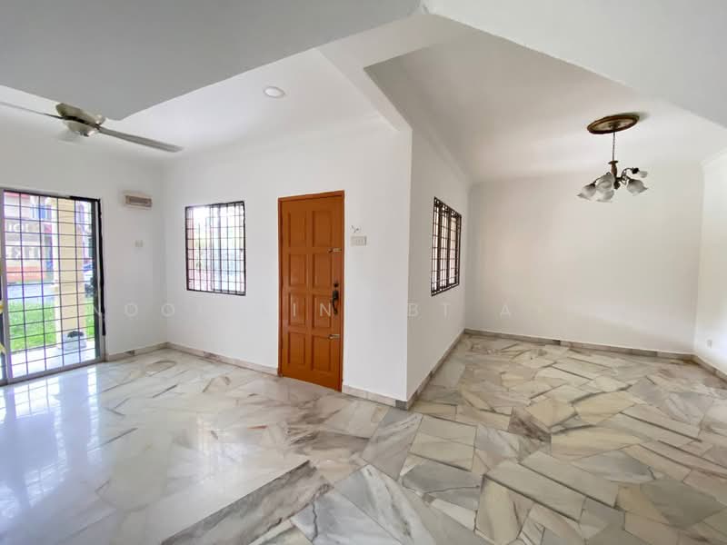 Rumah Teres 2 Tingkat untuk Dijual di Seksyen 7 (Bangi) - Noor Aini Bt Ayob - Living Room - PropertyGuru.com.my
