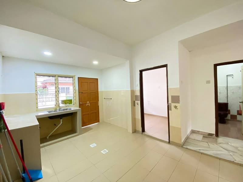 Rumah Teres 2 Tingkat untuk Dijual di Seksyen 7 (Bangi) - Noor Aini Bt Ayob - Kitchen - PropertyGuru.com.my