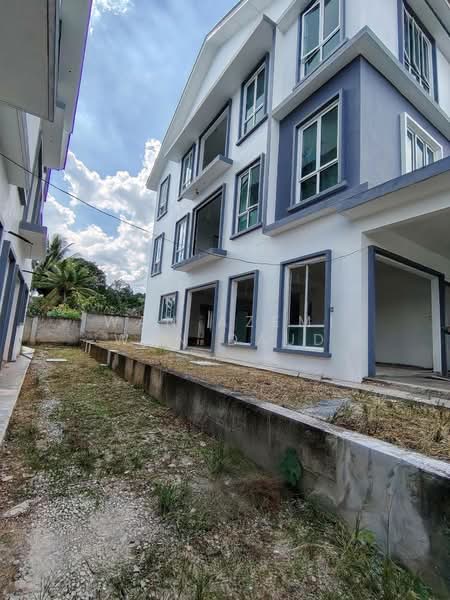 Rumah Berkembar untuk Dijual di Kajang (Selangor) - Wan Azemi Wan Daud - Exterior - PropertyGuru.com.my