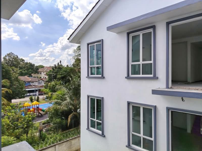 Rumah Berkembar untuk Dijual di Kajang (Selangor) - Wan Azemi Wan Daud - Exterior - PropertyGuru.com.my