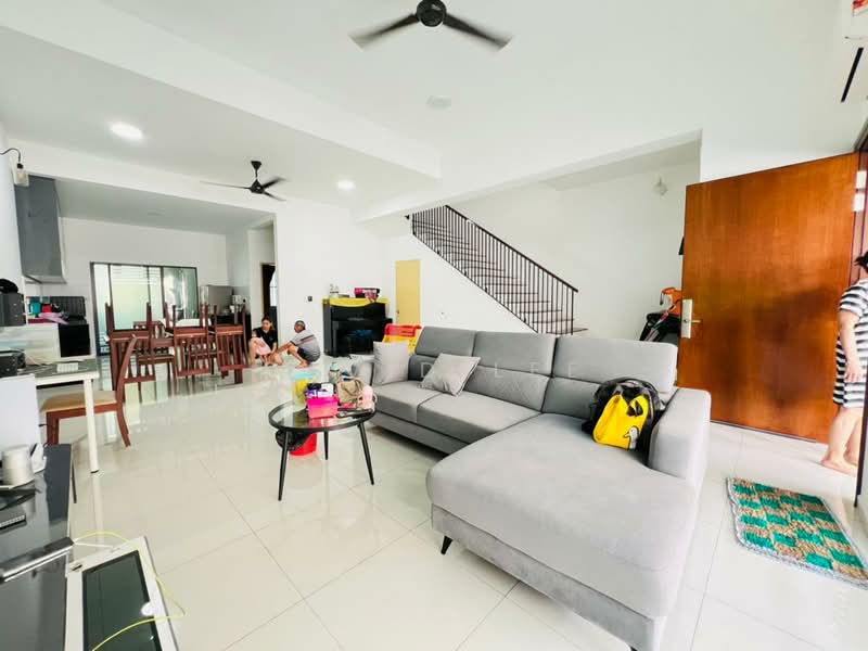 Rumah Teres 2 Tingkat untuk Disewa di Bandar Gamuda Gardens (Rawang) - David Lee - Living Room - PropertyGuru.com.my