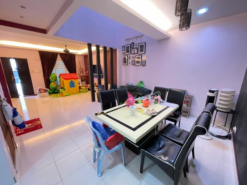 Rumah Teres 2-Tingkat untuk Dijual di Saujana Rawang (Rawang) - David Lee - Living Room - PropertyGuru.com.my