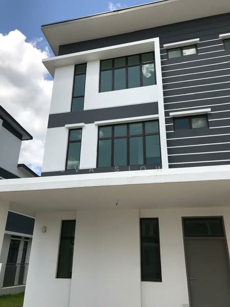 Cluster House for Sale in Taman Mutiara Mas (Skudai) - Eva Siow - Exterior - PropertyGuru.com.my