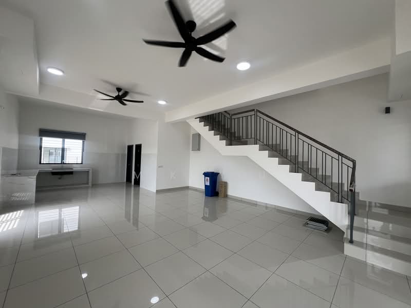 Rumah Teres 2 Tingkat untuk Disewa di Telok Panglima Garang (Selangor) - Miki You - Living Room - PropertyGuru.com.my